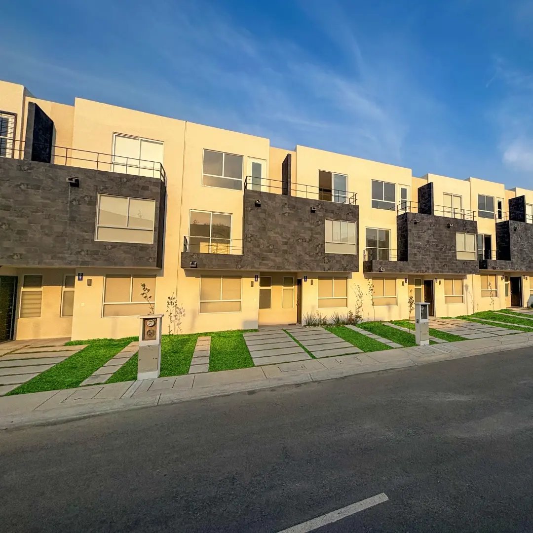 Casa de tres niveles en Cuautlancingo Puebla - Modelo Citrino de Las Trojes